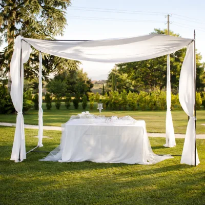 Gazebo in ferro con teli in garza bianca - dettaglio 2